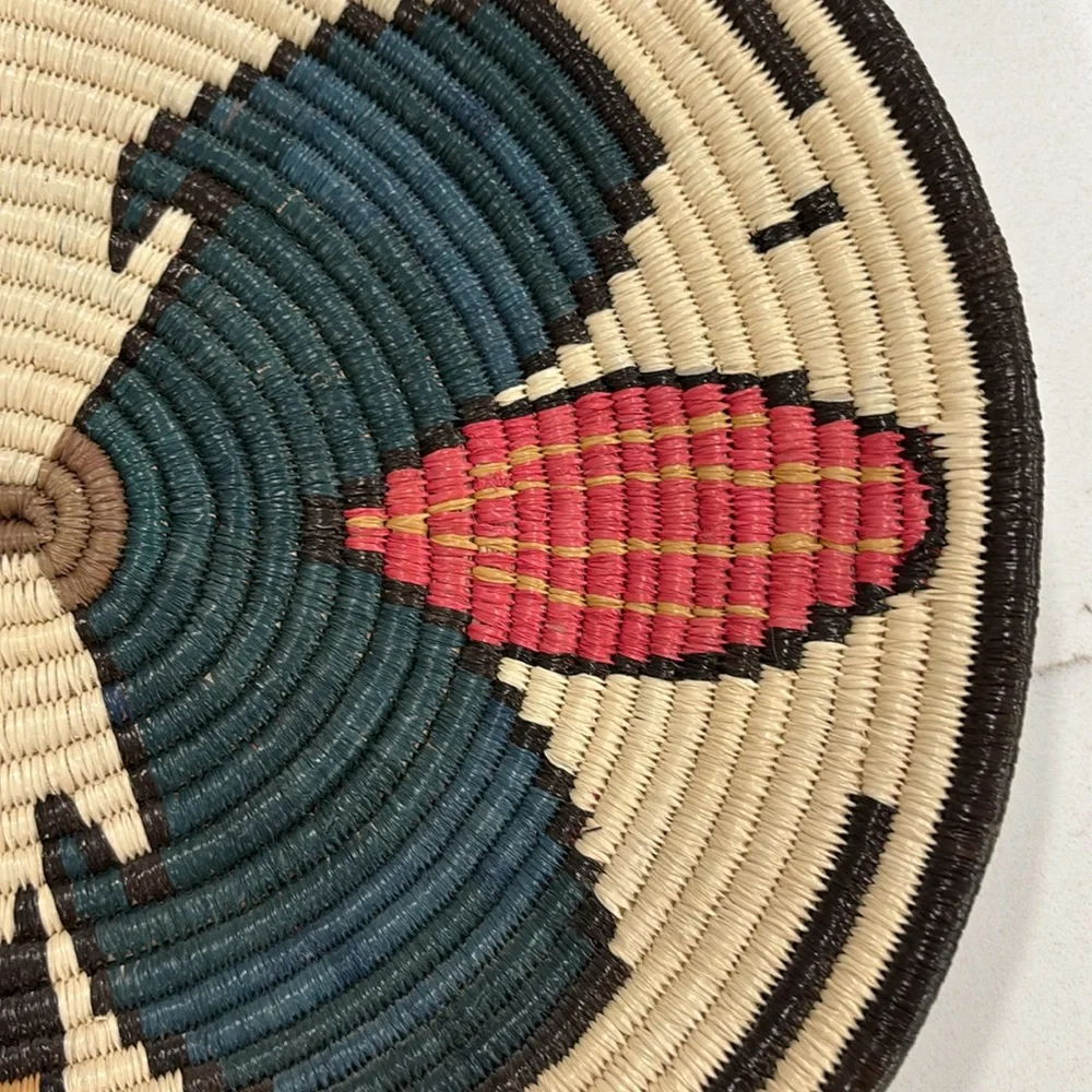 Woven Seagrass Oval Shape Wall Basket With Parrot And Butterflies Design
